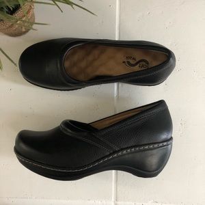 Softwalks Black leather clogs 6.5W
